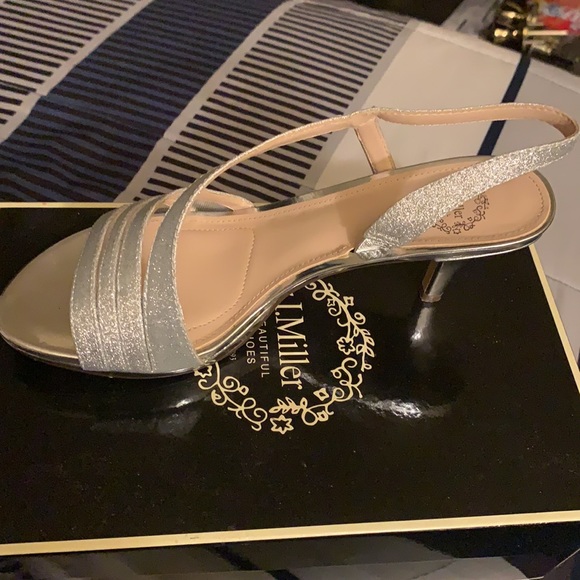 Heels - Picture 2 of 2